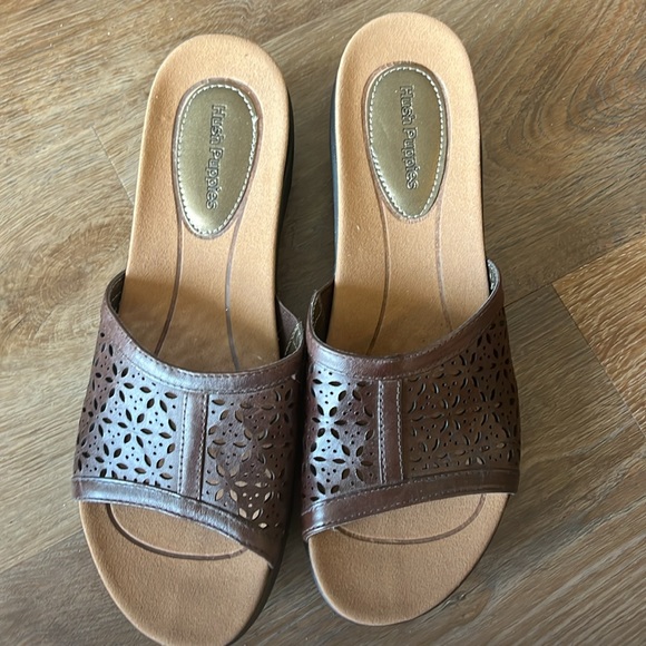Hush Puppies SZ 7 Vasanti slip on sandals.  Excellent condition. - Picture 2 of 4